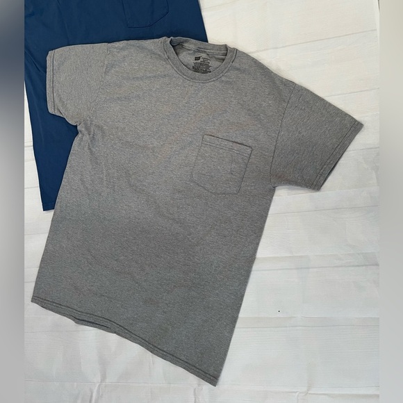HANES bundle of 2 Men's Blue and Gray Pocket T-Shirts/size M - Picture 3 of 6